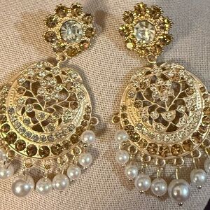 Elegant Gold and Pearl Dangle Earrings